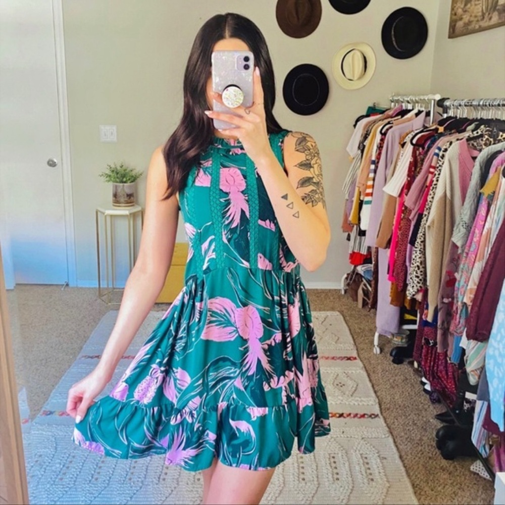Aritzia Sunday Best Raleigh Dress Green Leaf Tropical Flowy Babydoll XS